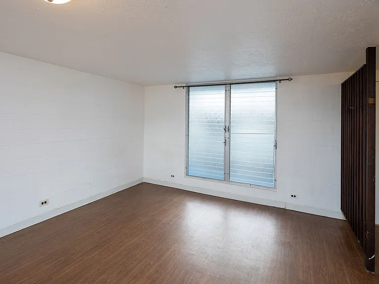 1643 Clark St #403 — Photo 2