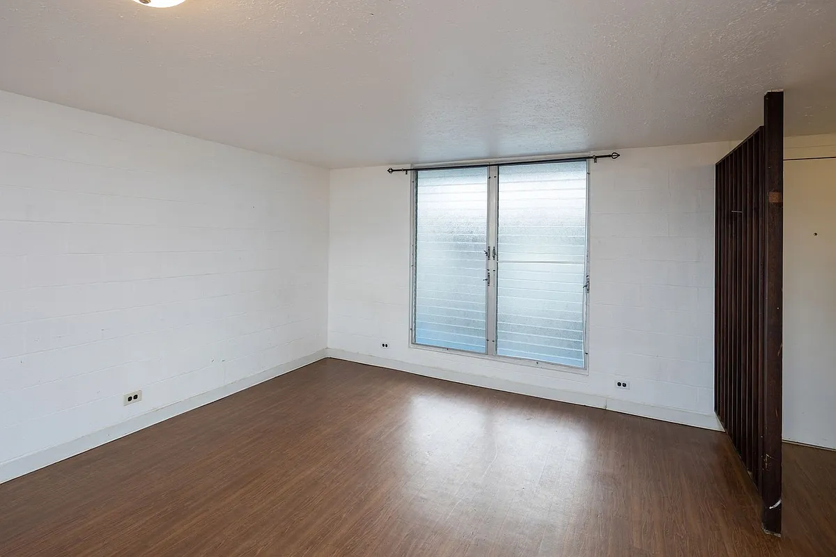 Building Photo - 1643 Clark St #403