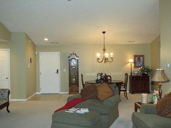 3rd image of 7975 Pinnacle Point Dr APT 201