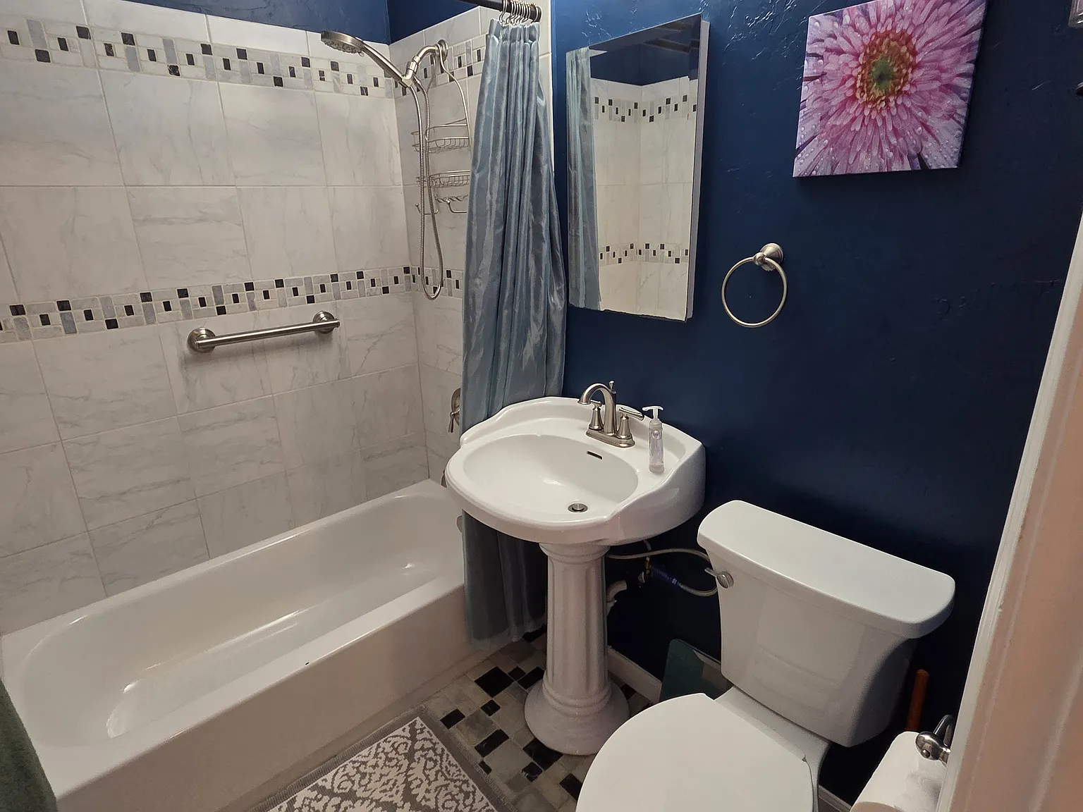 1 bed, 140 sqft, $1,300 — Photo 2