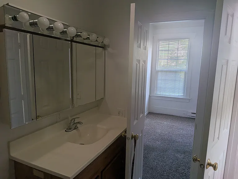 818 NE 42nd St #1 — Photo 8
