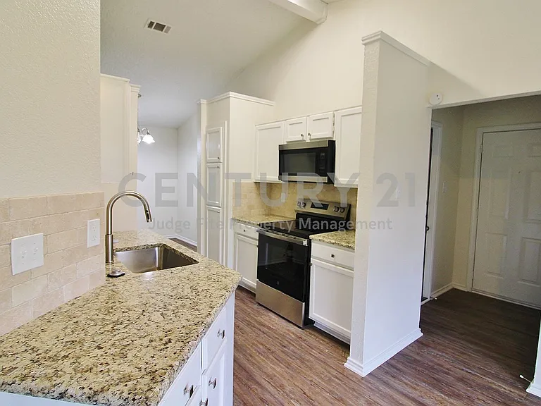 1103 Hemlock Ct — Photo 7