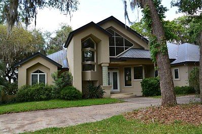 Spacious with 5579 sq ft, 3793 heat/ac