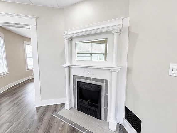 4th image of 61 Macamley St #2
