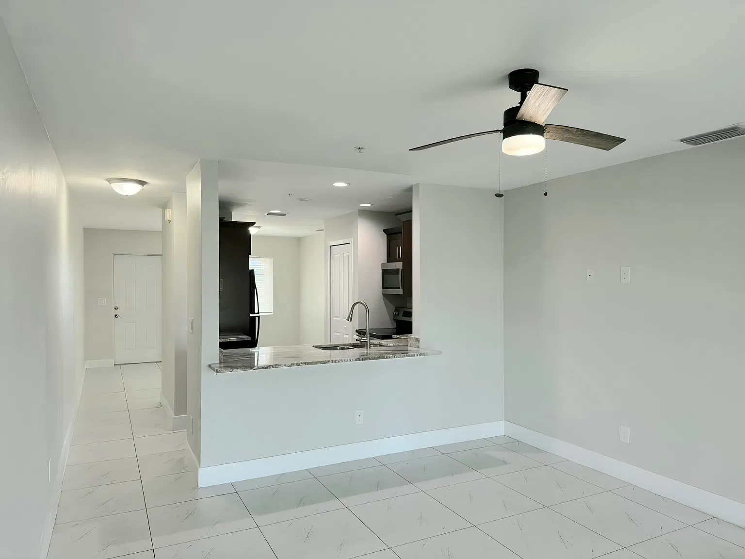 1005 SE 8th Ter — Photo 3