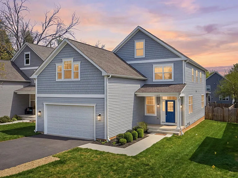 Beautiful custom 2022 home on a quiet cul-de-sac with easy access to hiking trails, schools, and surrounding shopping and dining.