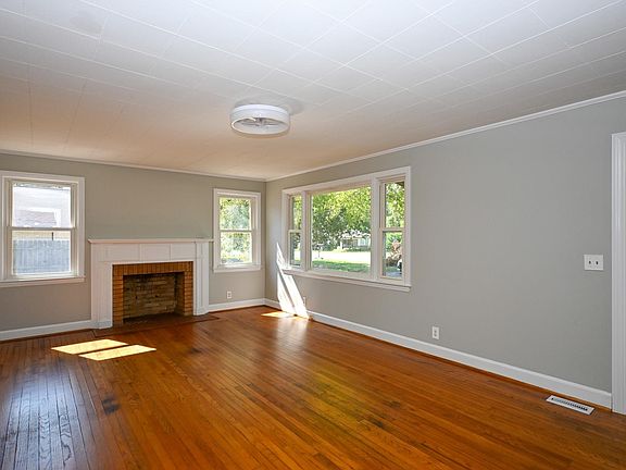 4th image of 134 Granite St