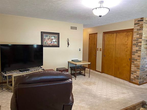 3rd image of 413 W Francis St