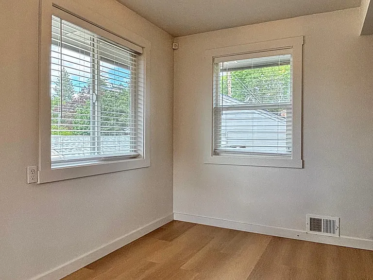6020 N Elgin St — Photo 7