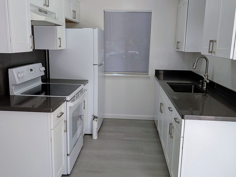 1st image of 129 Grant St APT 1