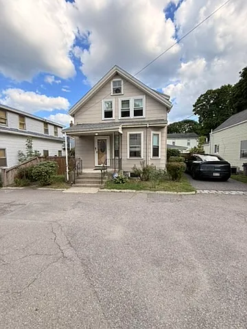 16 Middle St