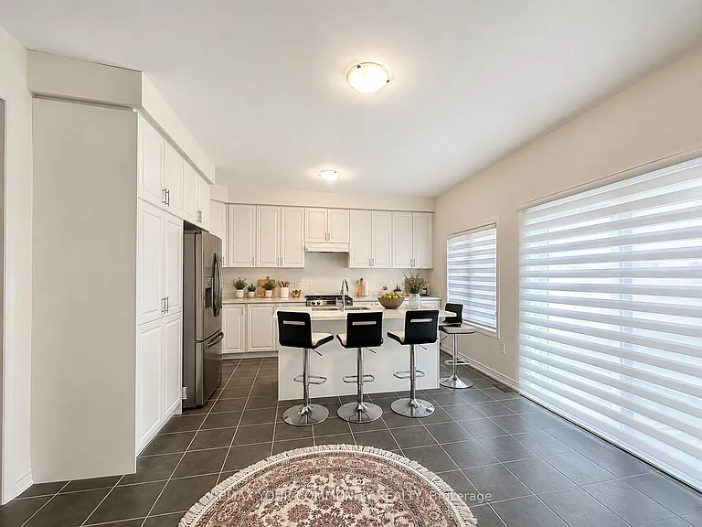 101 Connell Dr — Photo 4