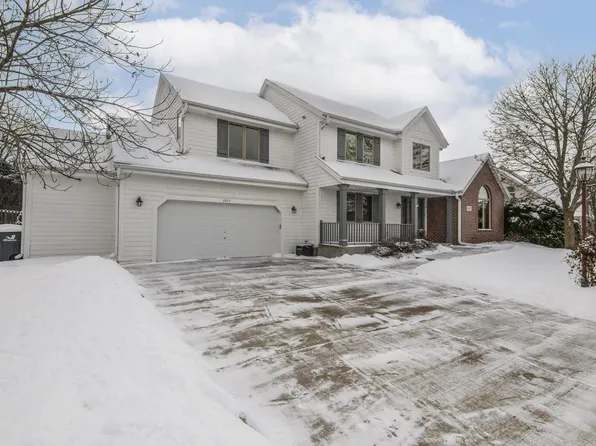 2217 Deer PATH, Waukesha, WI 53189