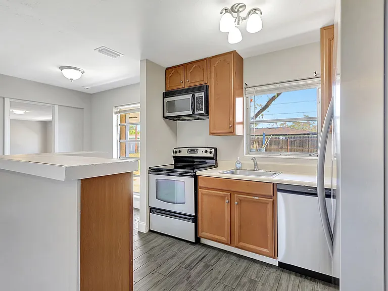 3853 Nottingham Dr — Photo 12