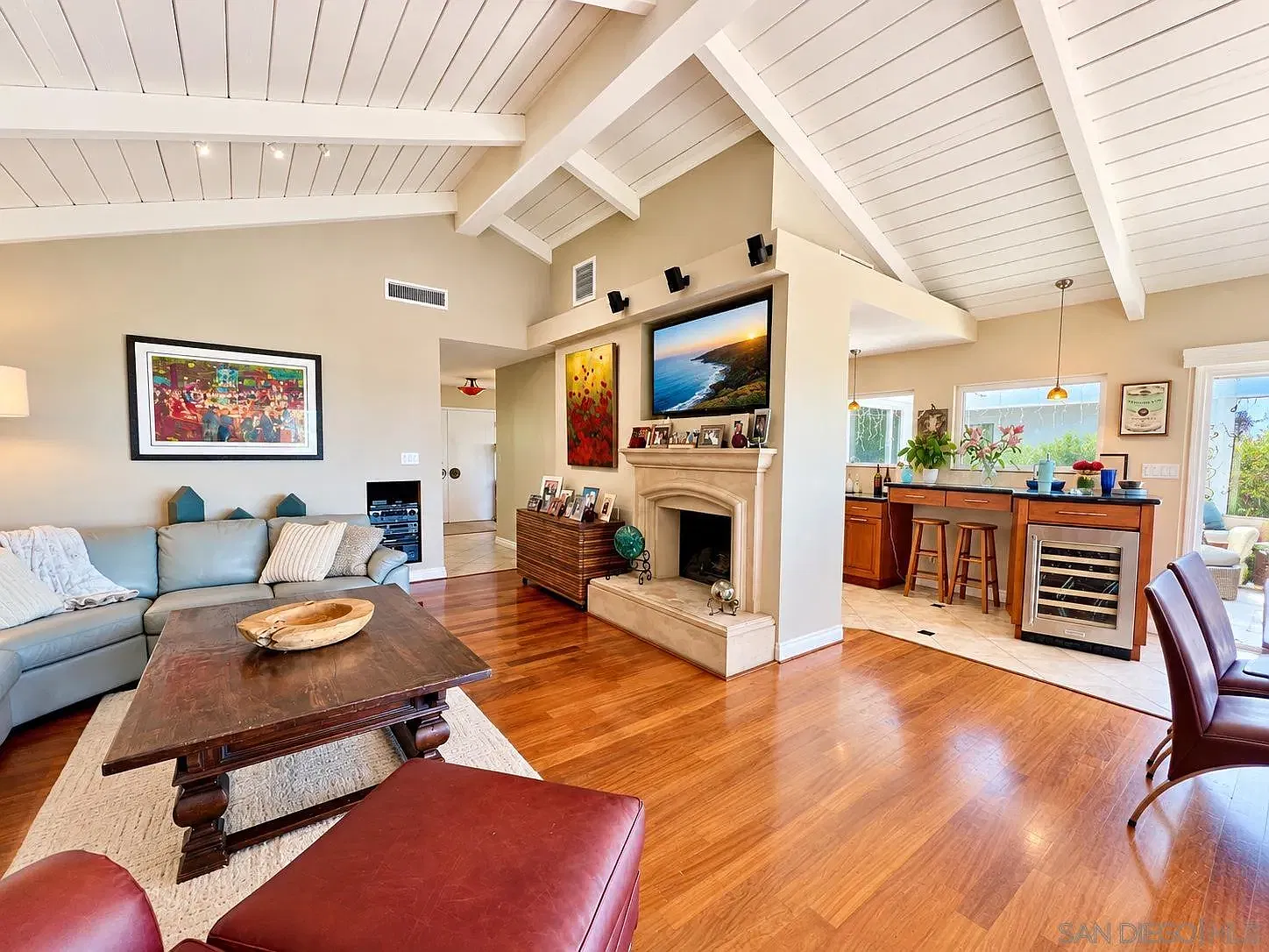 3 bed, 2.0 bath, 1956 sqft, $12,500 — Photo 3
