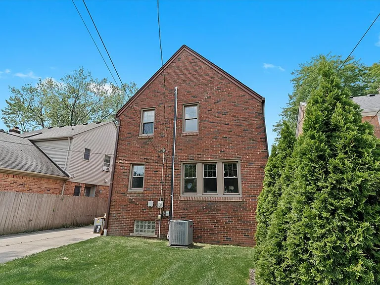 312 McKinley Ave #WHOLE HOUSE — Photo 37