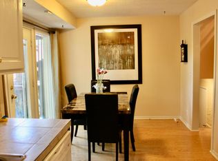 14209 S Raintree Dr, Olathe, KS 66062