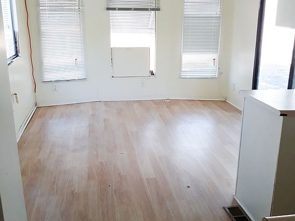 3rd image of 1067 W Miracle Mile Unit 67