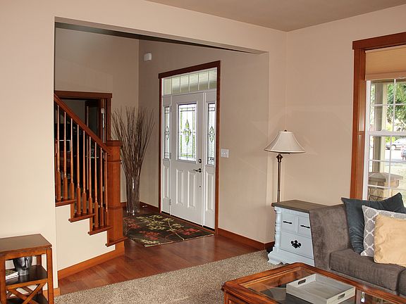 3rd image of 1319 Eastwood Way