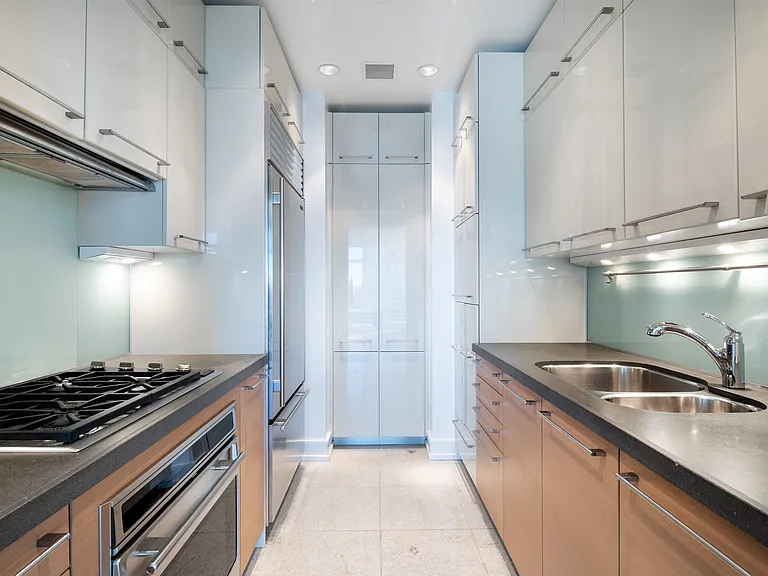 151 E 58th St #38D — Photo 3