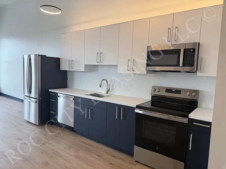 Hive @ 151 Saint Paul St — Photo 35