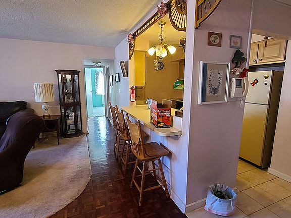 5th image of 95 Essex Dr APT 3D