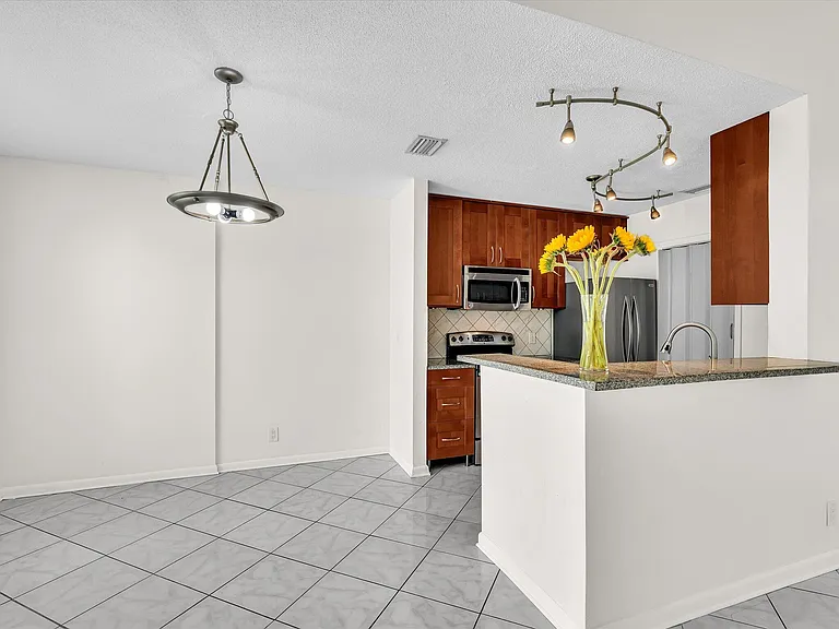 815 W Boynton Beach Blvd #16-205 — Photo 13