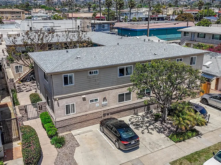 1050 Hornblend St — Photo 26