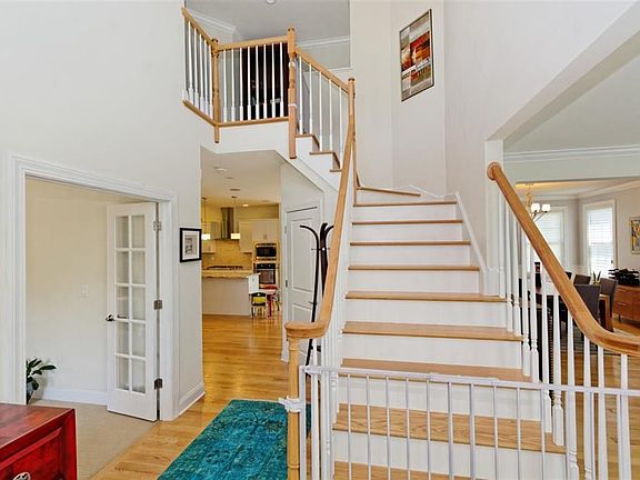 2nd image of 4 Sundance Ln