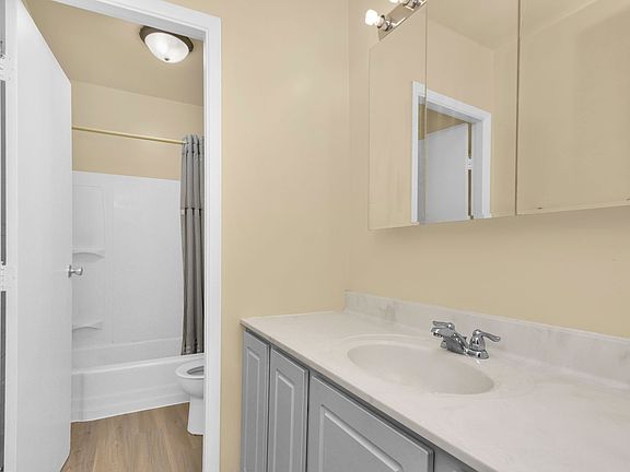 4th image of 2971 Deckebach Ave APT 20