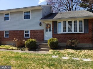 2921 Larkspur Ln, Secane, PA 19018
