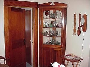 Corner Hutch