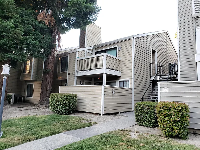 355 Eastridge Dr — Photo 2