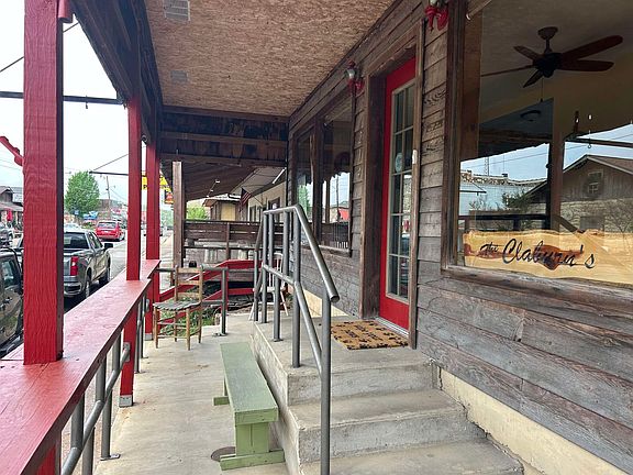 3rd image of 214 E Main St