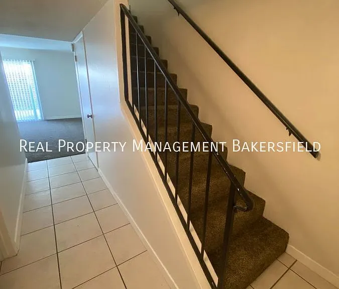 2401 Olive St — Photo 5