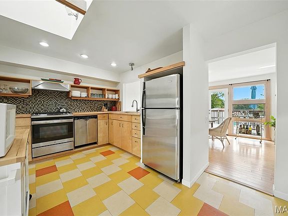 5th image of 6682 W Park Ave