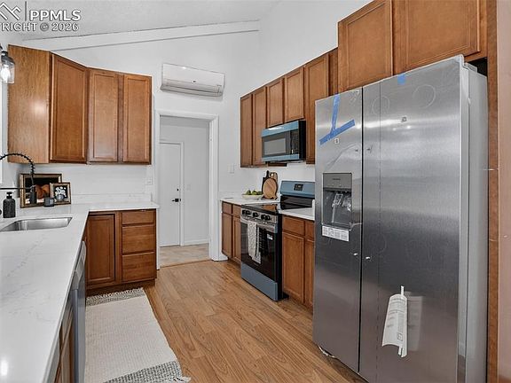 5th image of 430 Westmark Ave