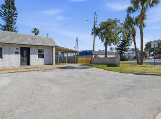 903 W Millard Ct, Daytona Beach, FL 32117