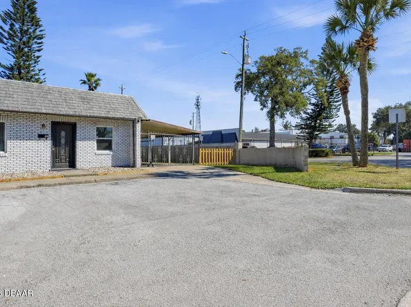 903 W Millard Ct, Daytona Beach, FL 32117