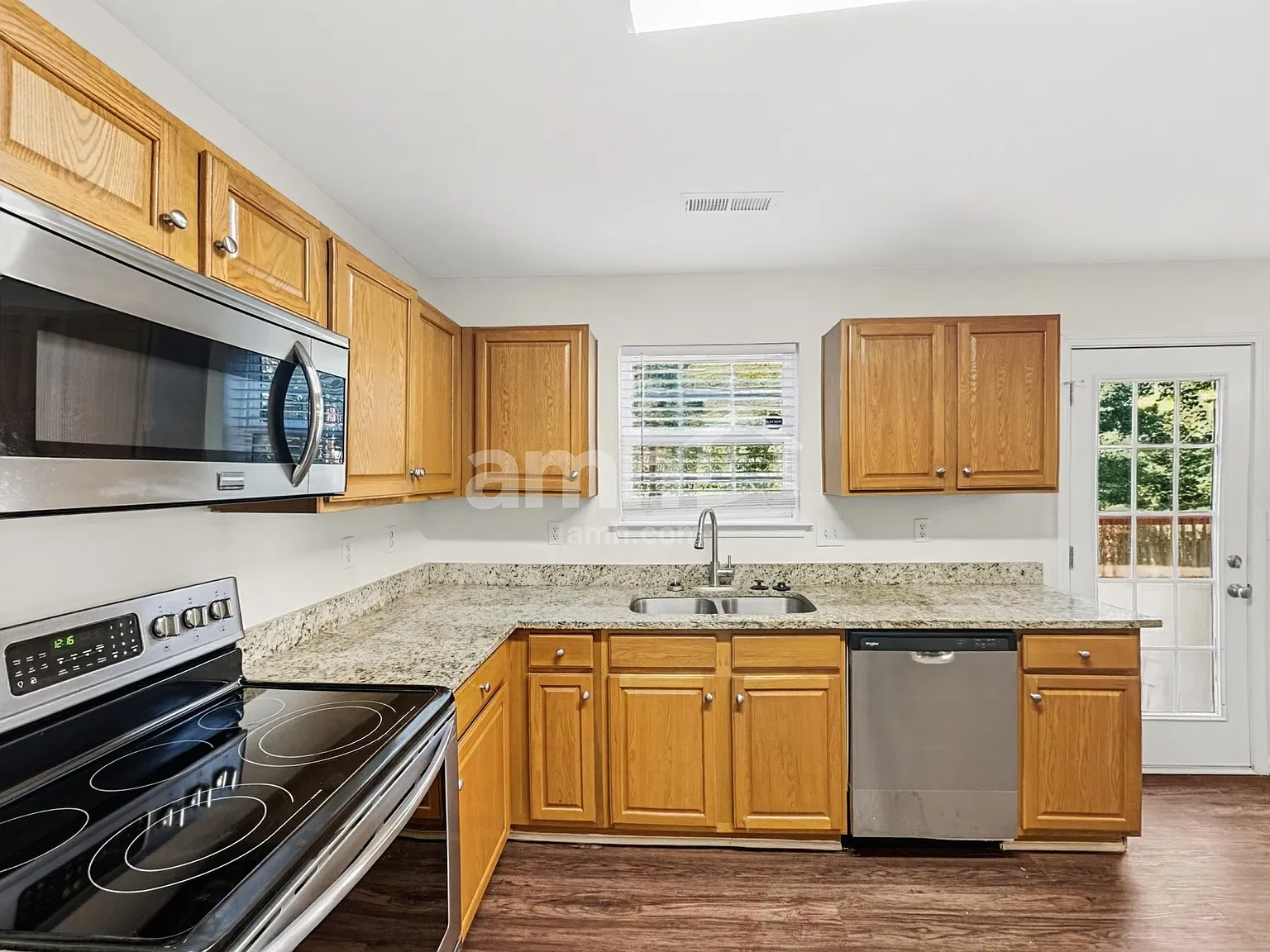 5 bed, 3.0 bath, 2722 sqft, $2,620 — Photo 3