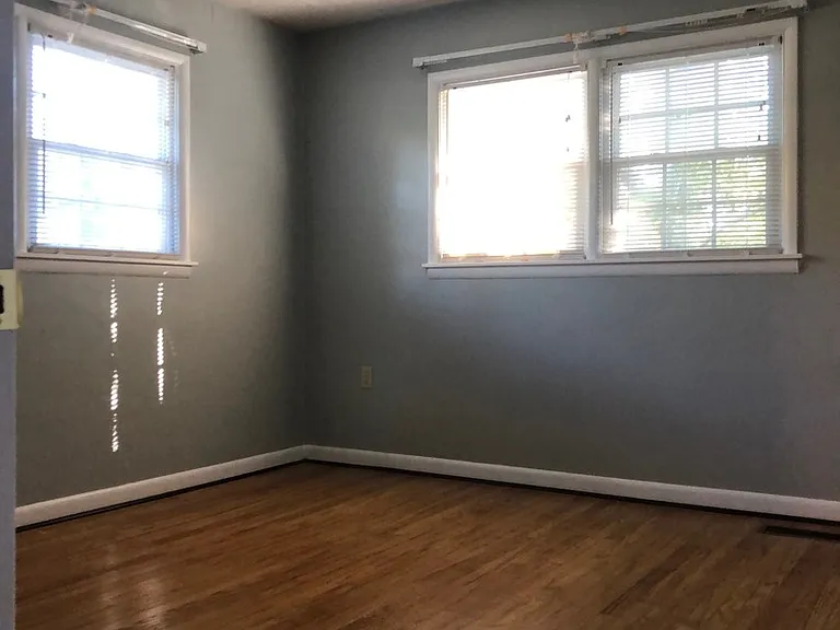 98 Montclair Cir — Photo 10