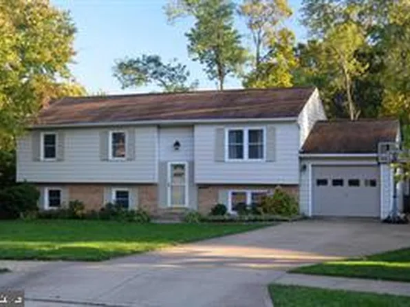 10111 Round Top Ct, Fairfax, VA 22032