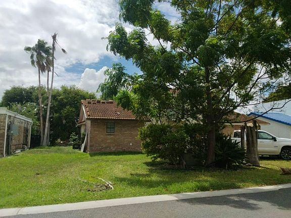 3rd image of 904 Balboa Rd