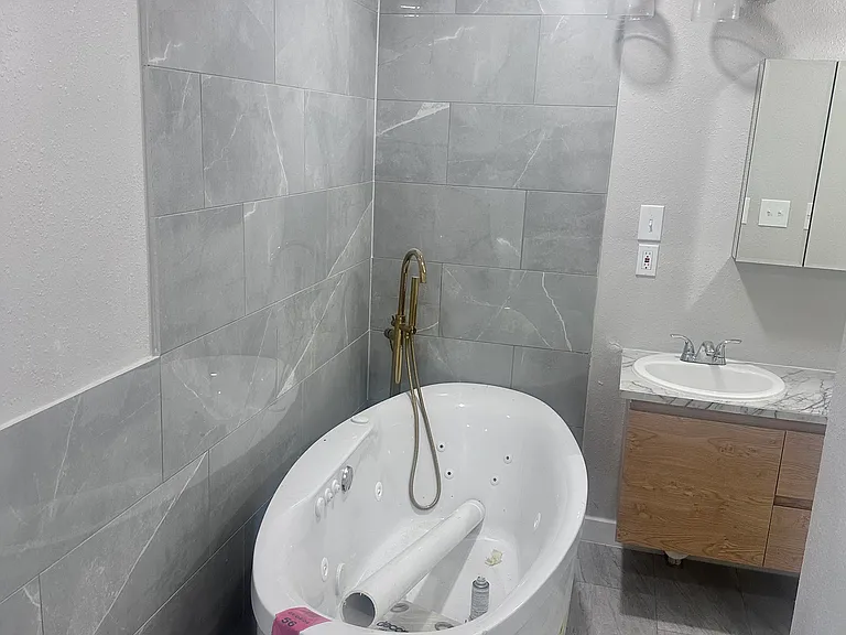 Master bathroom Side view