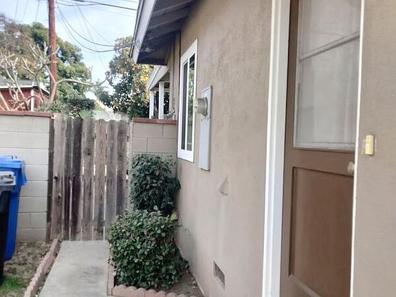 4th image of 10322 Tropico Ave