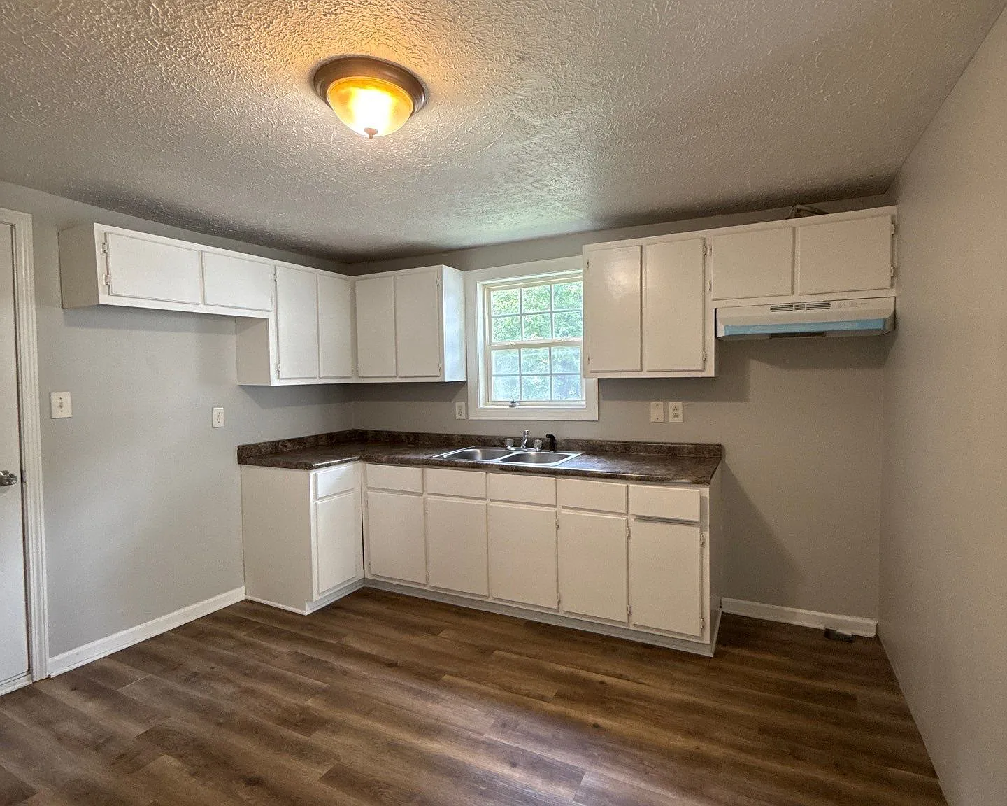 929 Scott St — Photo 4