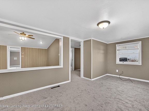 5th image of 209 Beech St