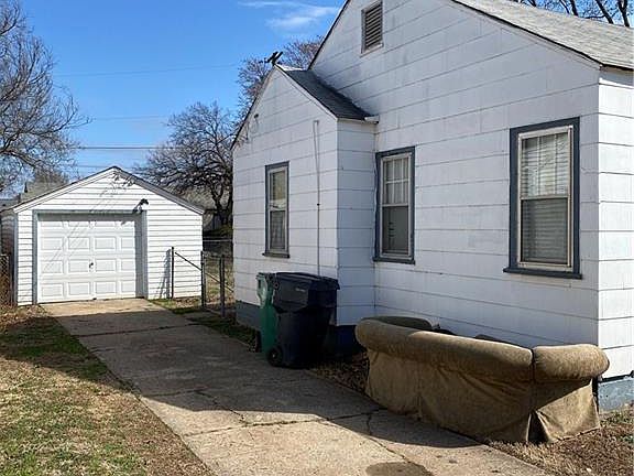 5th image of 4620 S Melrose Ln