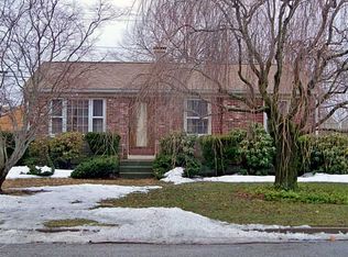 149 Parkview Dr, Pawtucket, RI 02861