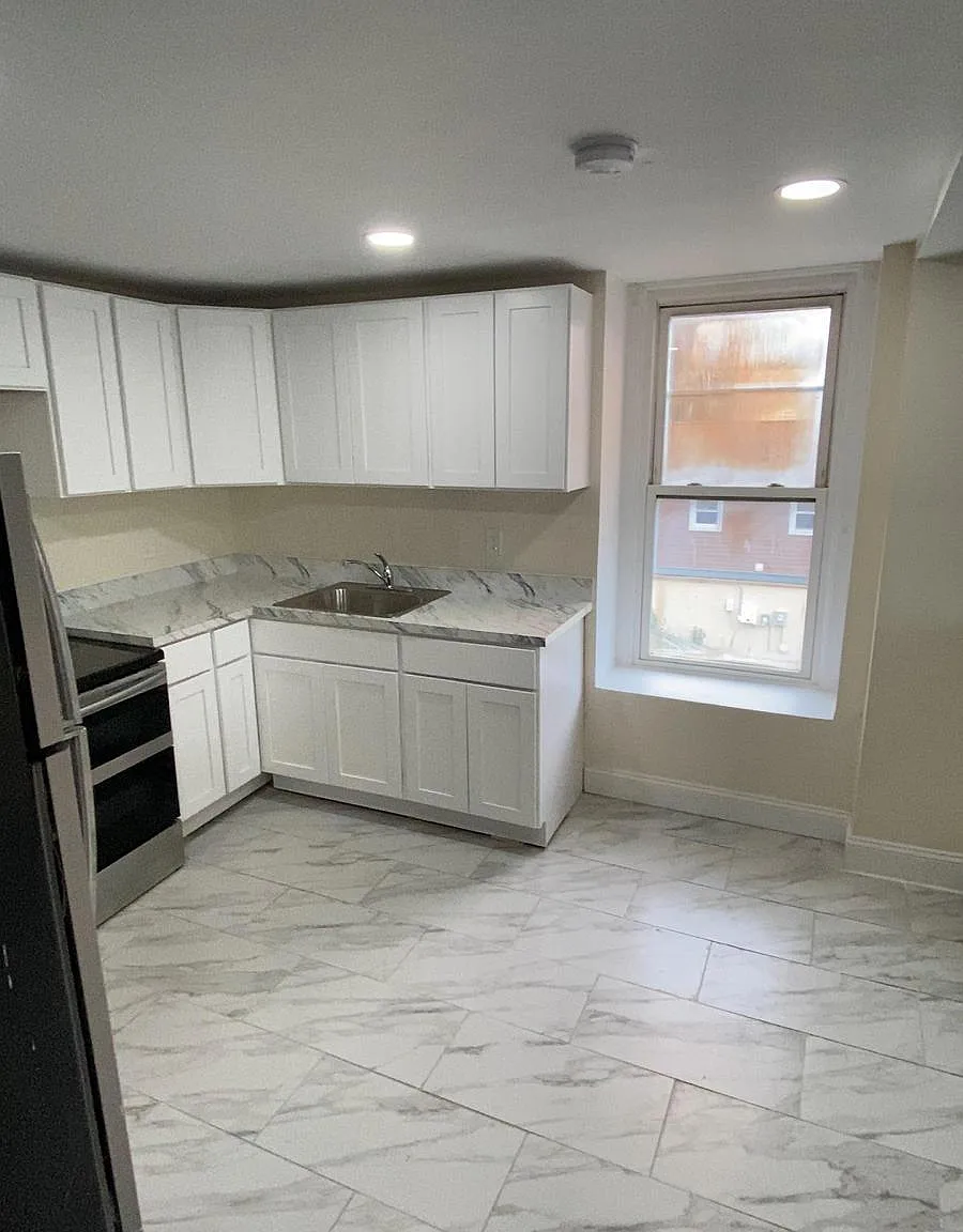 3 bed, 3421 sqft, $1,300 — Photo 3